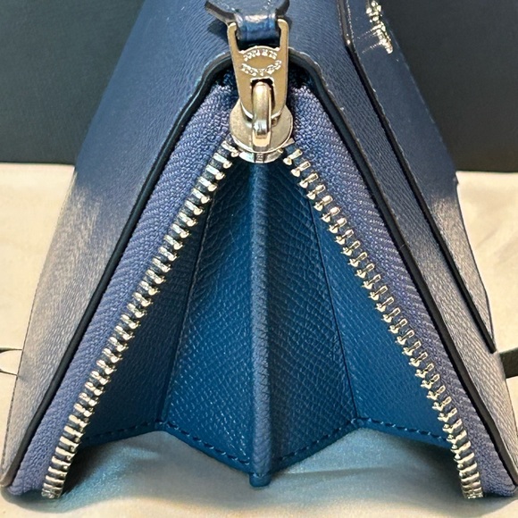 COACH Crossgrain Leather Zippy Wallet - Picture 6 of 7